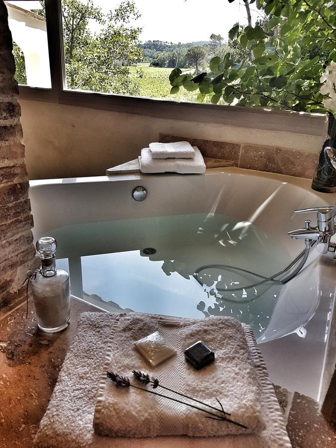Le Domaine Saint Martin Bed & Breakfast Flassans-sur-Issole ภายนอก รูปภาพ