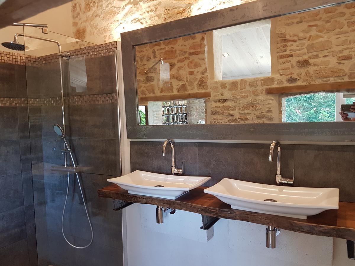 Le Domaine Saint Martin Bed & Breakfast Flassans-sur-Issole ภายนอก รูปภาพ
