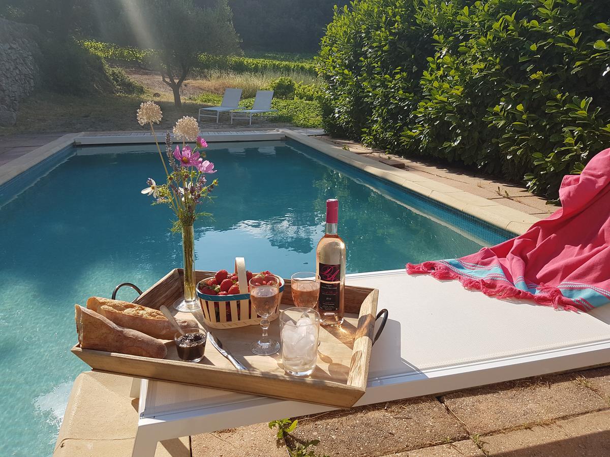 Le Domaine Saint Martin Bed & Breakfast Flassans-sur-Issole ภายนอก รูปภาพ